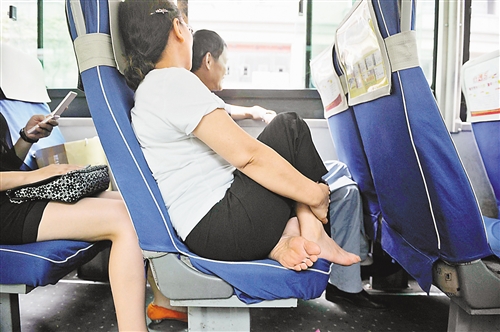大巴車租車平臺應答用車常識：大巴車正確坐姿是怎么樣？